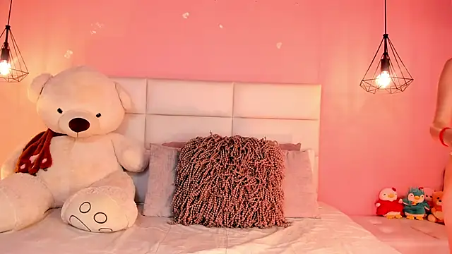 KarolyneLune online show from June 18, 2026, 8:14 pm