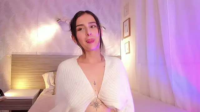 KarolyneLune online show from July 15, 2026, 5:53 pm