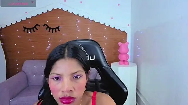 Snapshot of emily_smith_t chatting on June 5, 2026, 7:30 pm emily smith t online show from June 5, 2026, 7:30 pm