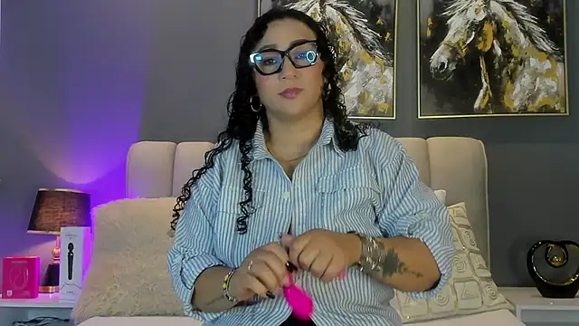 VaniaRouse online show from May 29, 2026, 1:28 pm