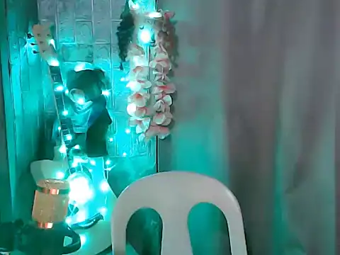 small 13 online show from April 3, 2026, 3:18 pm