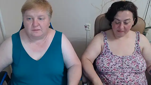 Snapshot of Lindy-Jeanie chatting on August 6, 2026, 8:26 pm Lindy-Jeanie online show from August 6, 2026, 8:26 pm