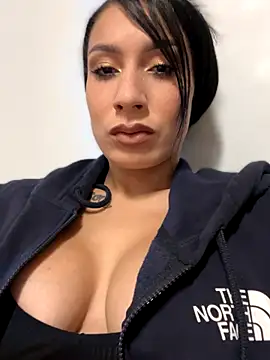 Snapshot of FerrariFrench chatting on September 21, 2025, 5:12 am FerrariFrench online show from September 21, 2025, 5:12 am