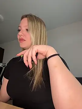 bettyloveu online show from April 23, 2026, 12:29 pm