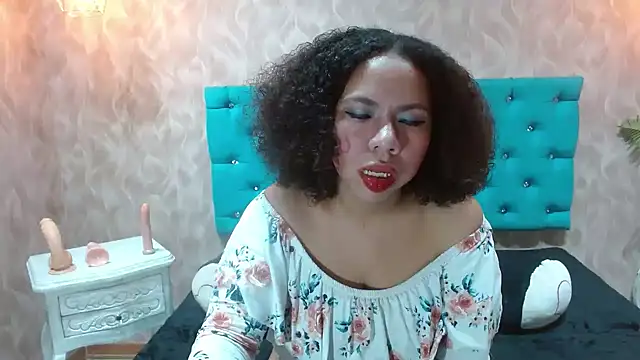 KeniaLovex online show from May 2, 2026, 11:43 pm
