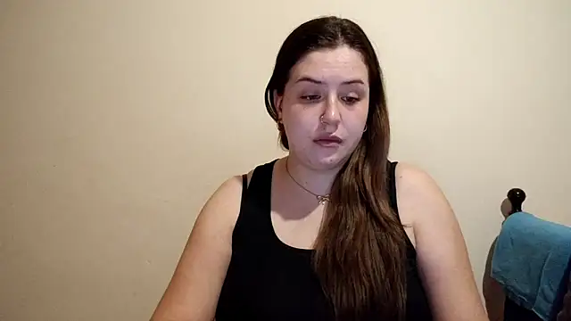 LolaSeduce online show from April 28, 2026, 6:23 pm