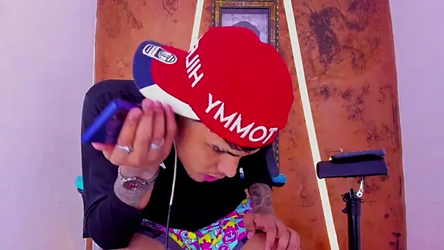 Snapshot of Looney_Tunes_2 chatting on April 11, 2026, 11:58 am Looney Tunes 2 online show from April 11, 2026, 11:58 am