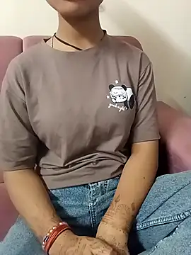 ritika gupta02 online show from April 28, 2026, 3:05 pm