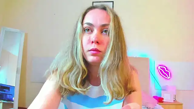 Snapshot of MelanieCuty chatting on May 5, 2026, 5:21 am MelanieCuty online show from May 5, 2026, 5:21 am