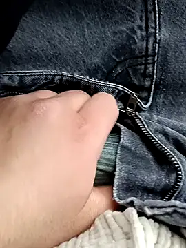 Elias18d online show from April 4, 2026, 5:08 pm