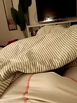 Elias18d online show from April 8, 2026, 10:33 pm