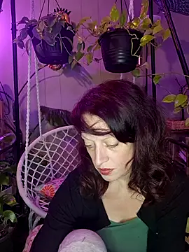 Snapshot of PurpleBunnyxo chatting on May 10, 2026, 5:44 am PurpleBunnyxo online show from May 10, 2026, 5:44 am