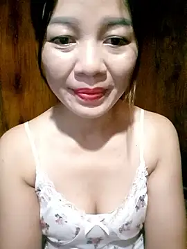 Yiyi102300 online show from May 29, 2026, 2:50 am