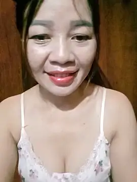 Yiyi102300 online show from May 26, 2026, 3:15 am
