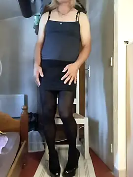 stephie83 online show from June 21, 2026, 3:40 pm