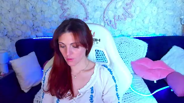 FireFoxxxxxy online show from April 14, 2026, 5:01 am