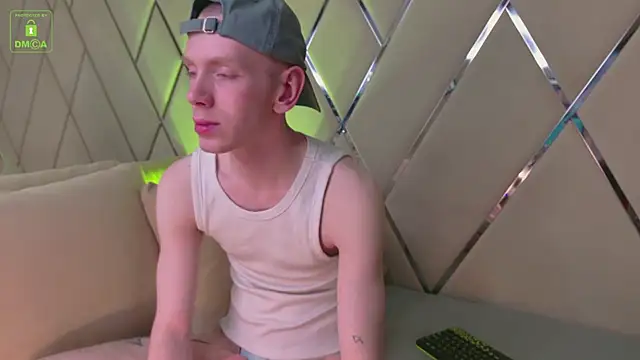 ZidNeeviil online show from April 17, 2026, 8:33 pm