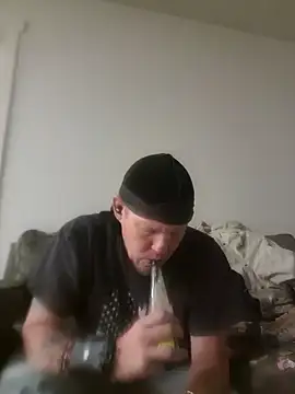 Snapshot of yourMasterisBored chatting on May 2, 2026, 5:01 am yourMasterisBored online show from May 2, 2026, 5:01 am