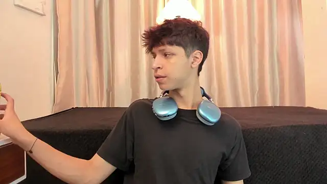 Snapshot of Ethan_qop chatting on June 13, 2026, 11:08 am Ethan qop online show from June 13, 2026, 11:08 am