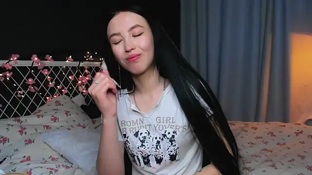 Snapshot of lizaa_breeze chatting on June 11, 2026, 5:32 pm lizaa breeze online show from June 11, 2026, 5:32 pm