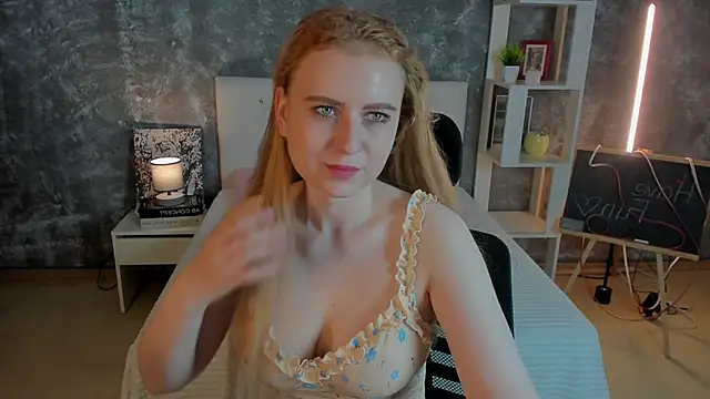 Snapshot of Shiny_Liss chatting on June 12, 2026, 1:36 am Shiny Liss online show from June 12, 2026, 1:36 am