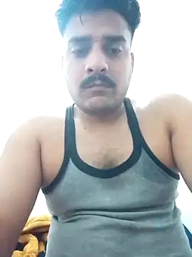 Snapshot of Decentlover67 chatting on April 13, 2026, 2:32 pm Decentlover67 online show from April 13, 2026, 2:32 pm