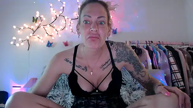 SweetChaosX online show from March 22, 2026, 4:41 pm