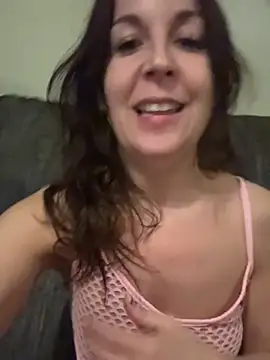 Snapshot of petitehotwife4u chatting on March 30, 2026, 9:38 pm petitehotwife4u online show from March 30, 2026, 9:38 pm