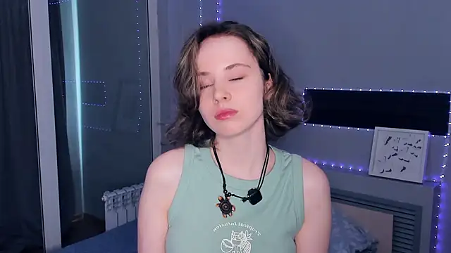 Snapshot of CrystaLeah chatting on March 20, 2026, 8:15 am CrystaLeah online show from March 20, 2026, 8:15 am