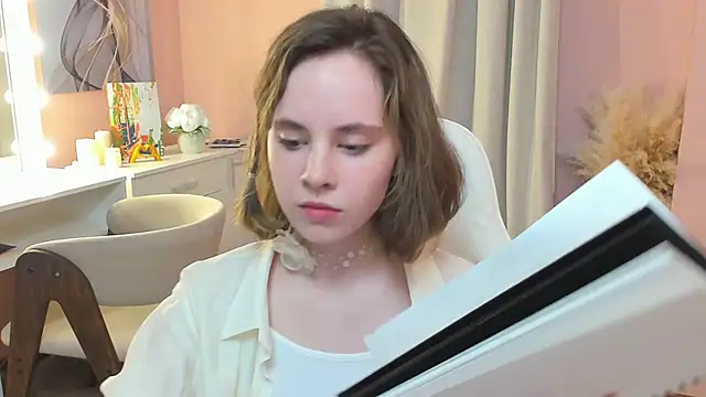 Snapshot of CrystaLeah chatting on March 17, 2026, 2:20 pm CrystaLeah online show from March 17, 2026, 2:20 pm