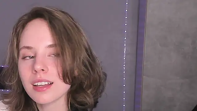 Snapshot of CrystaLeah chatting on March 21, 2026, 8:19 am CrystaLeah online show from March 21, 2026, 8:19 am