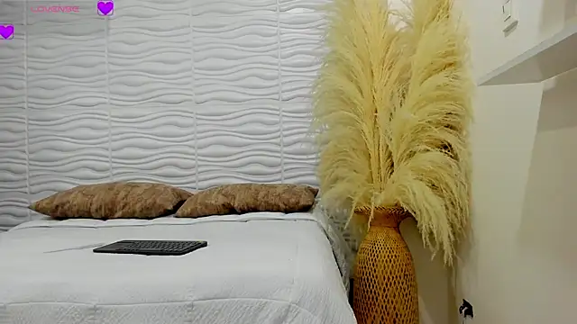 Snapshot of AlondraSoomer chatting on May 21, 2026, 5:16 am AlondraSoomer online show from May 21, 2026, 5:16 am