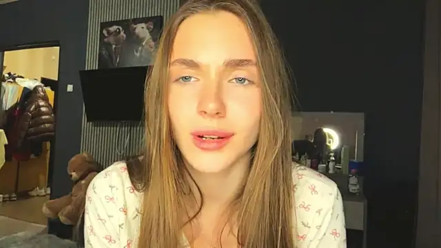 Veluxe online show from April 28, 2026, 5:06 pm