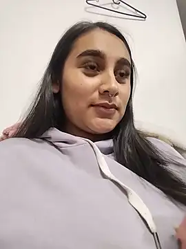 Mia skyy18 online show from May 15, 2026, 2:31 am