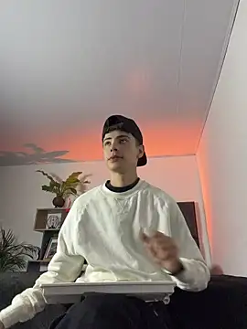 Snapshot of SebastianReed_ chatting on May 12, 2026, 10:38 pm SebastianReed online show from May 12, 2026, 10:38 pm