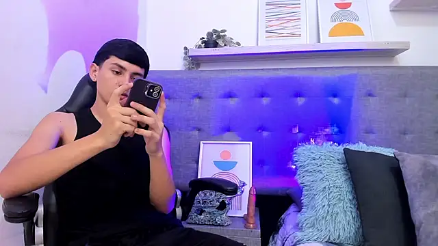 Snapshot of Andrew_restrepoo chatting on April 1, 2026, 1:52 pm Andrew restrepoo online show from April 1, 2026, 1:52 pm