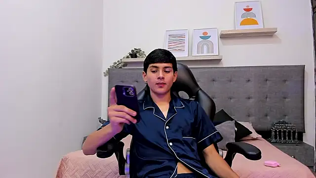 Snapshot of Andrew_restrepoo chatting on March 17, 2026, 3:59 pm Andrew restrepoo online show from March 17, 2026, 3:59 pm