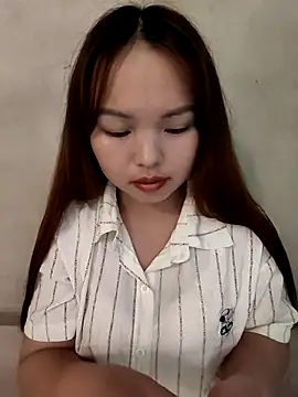 Mina xYx online show from May 1, 2026, 3:17 pm