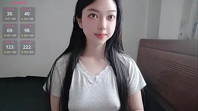 oblakitty  online show from May 10, 2026, 12:36 am