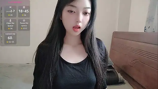 oblakitty  online show from May 15, 2026, 11:25 pm