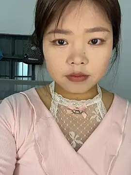 Snapshot of Flowers018 chatting on March 17, 2026, 6:05 am Flowers018 online show from March 17, 2026, 6:05 am