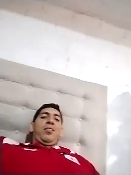 lucaspor12 online show from April 22, 2026, 1:07 pm