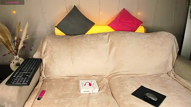 Snapshot of Nika_Blaze chatting on July 13, 2026, 12:21 am Nika Blaze online show from July 13, 2026, 12:21 am