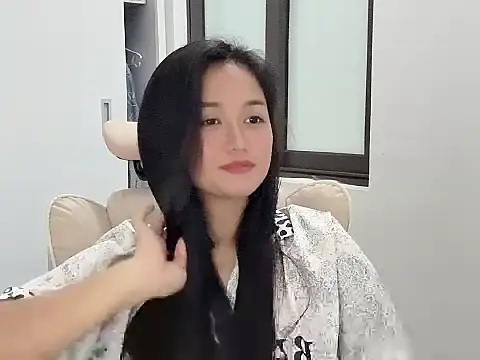 Snapshot of AmyLinee_1 chatting on May 6, 2026, 6:06 am AmyLinee 1 online show from May 6, 2026, 6:06 am