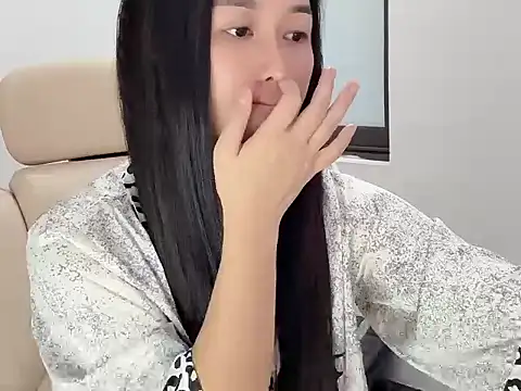 Snapshot of AmyLinee_1 chatting on May 7, 2026, 4:32 pm AmyLinee 1 online show from May 7, 2026, 4:32 pm
