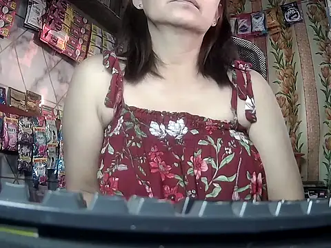 Snapshot of mommylicious_23 chatting on April 18, 2026, 9:48 pm mommylicious 23 online show from April 18, 2026, 9:48 pm