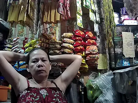 Snapshot of mommylicious_23 chatting on May 6, 2026, 8:57 pm mommylicious 23 online show from May 6, 2026, 8:57 pm