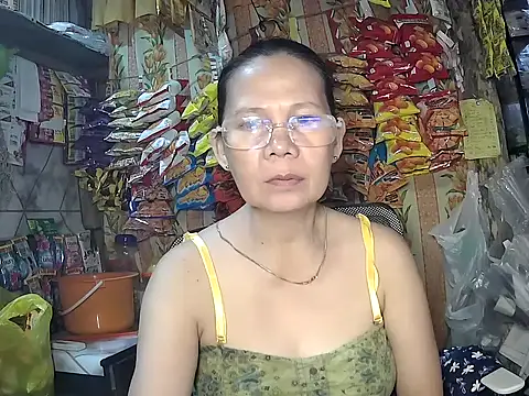 Snapshot of mommylicious_23 chatting on May 8, 2026, 9:07 pm mommylicious 23 online show from May 8, 2026, 9:07 pm