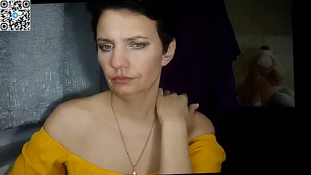 Snapshot of HotMamaQueen234 chatting on June 15, 2026, 7:35 pm HotMamaQueen234 online show from June 15, 2026, 7:35 pm