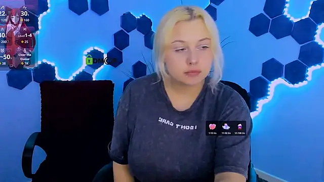 Snapshot of aria_blaze_ chatting on March 19, 2026, 1:22 pm aria blaze online show from March 19, 2026, 1:22 pm